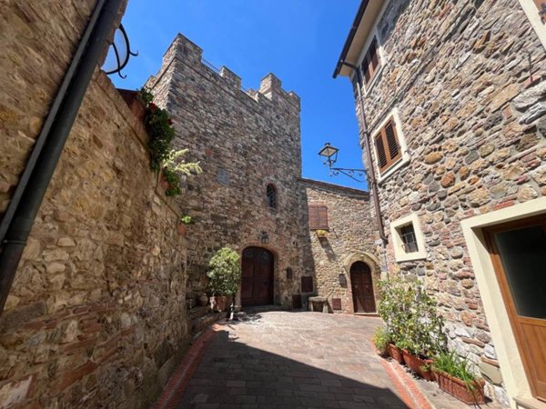 casa indipendente in vendita a Lajatico in zona Orciatico