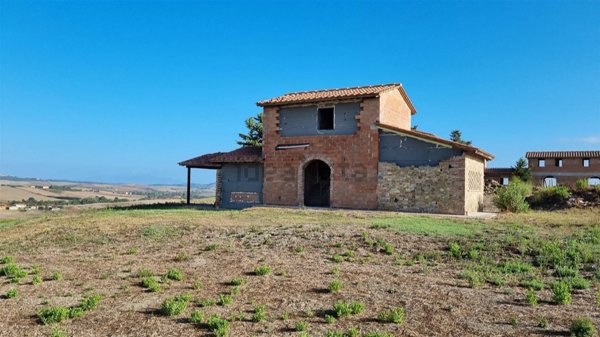 casa indipendente in vendita a Lajatico