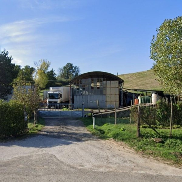 locale di sgombero in vendita a Lajatico