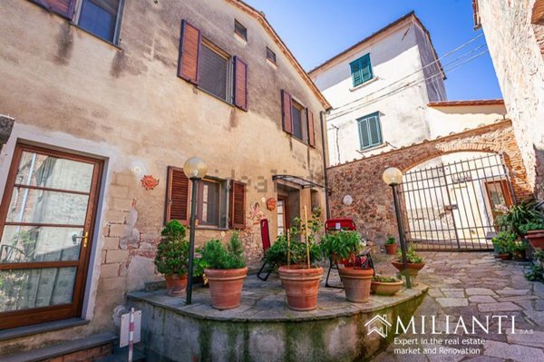 casa indipendente in vendita a Lajatico