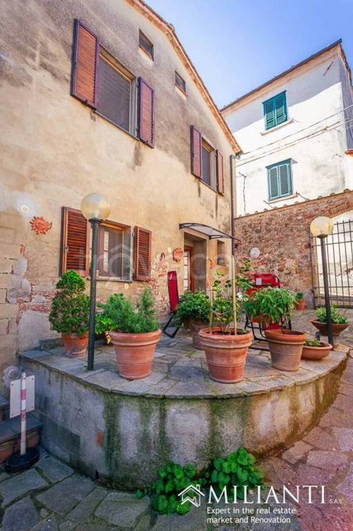 casa indipendente in vendita a Lajatico