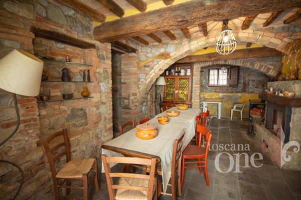 casa indipendente in vendita a Lajatico in zona Orciatico