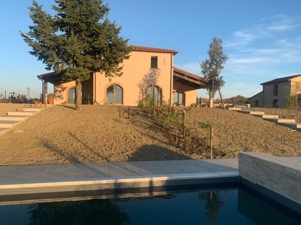 casale in vendita a Lajatico