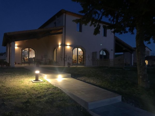 casale in vendita a Lajatico