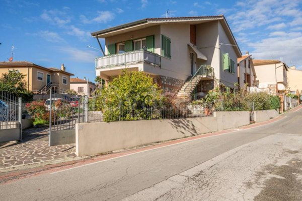 casa indipendente in vendita a Lajatico