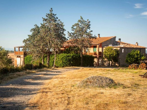 casa indipendente in vendita a Lajatico in zona Orciatico