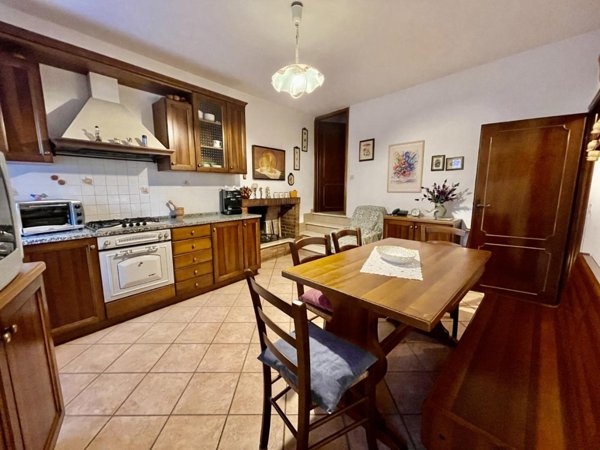 intera palazzina in vendita a Lajatico