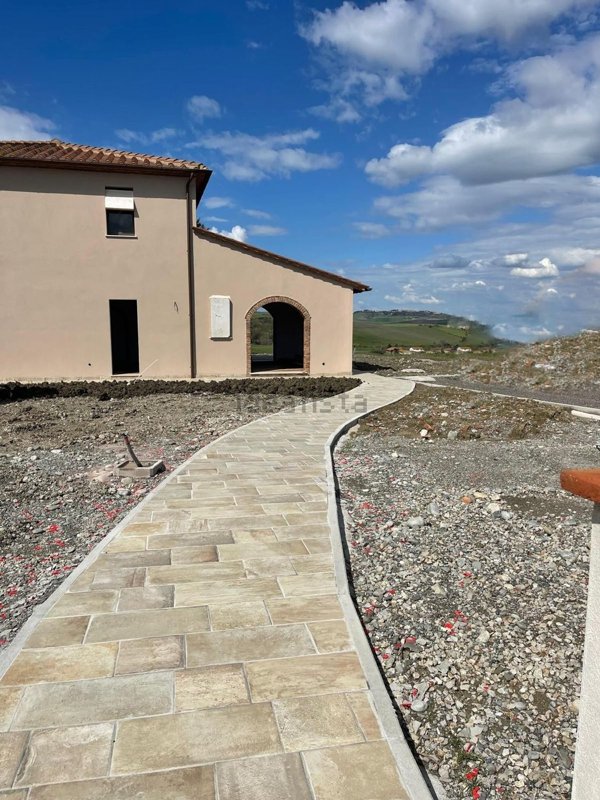 pentavano in vendita a Lajatico