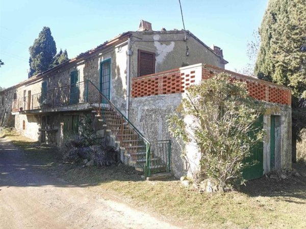 casa indipendente in vendita a Lajatico in zona Orciatico