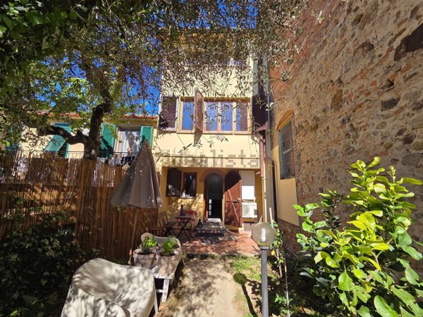 casa indipendente in vendita a Lajatico