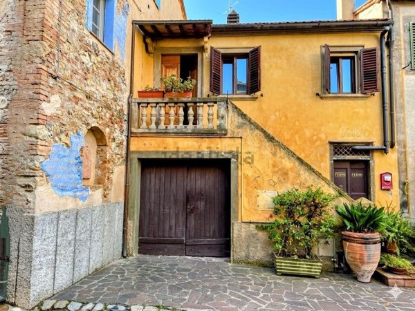 casa indipendente in vendita a Lajatico