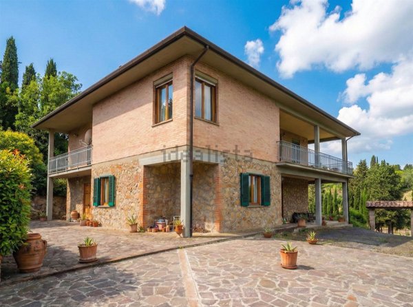 casa indipendente in vendita a Lajatico in zona Orciatico