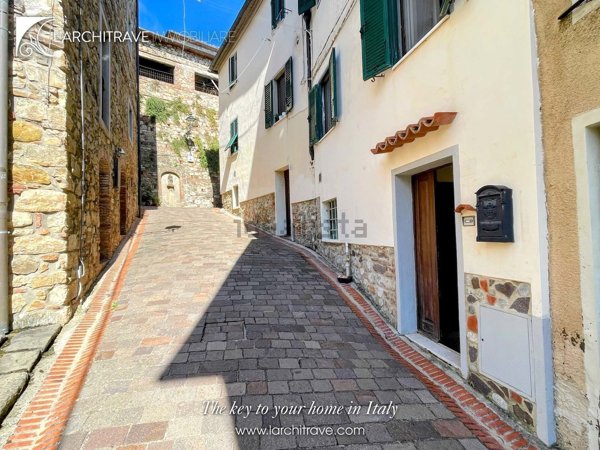 casa indipendente in vendita a Lajatico in zona Orciatico