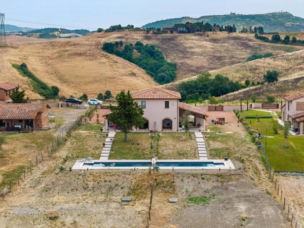 casa indipendente in vendita a Lajatico