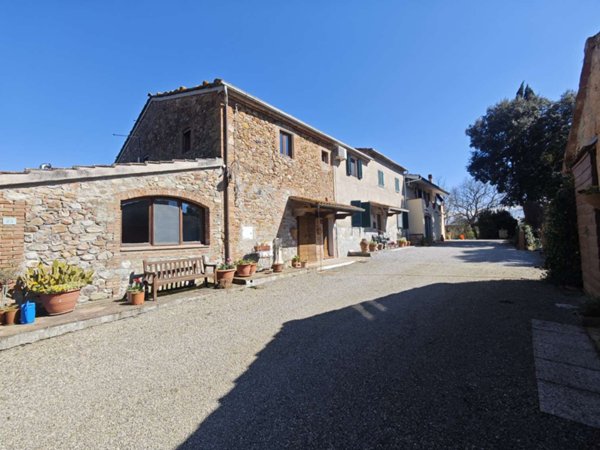 casa indipendente in vendita a Lajatico