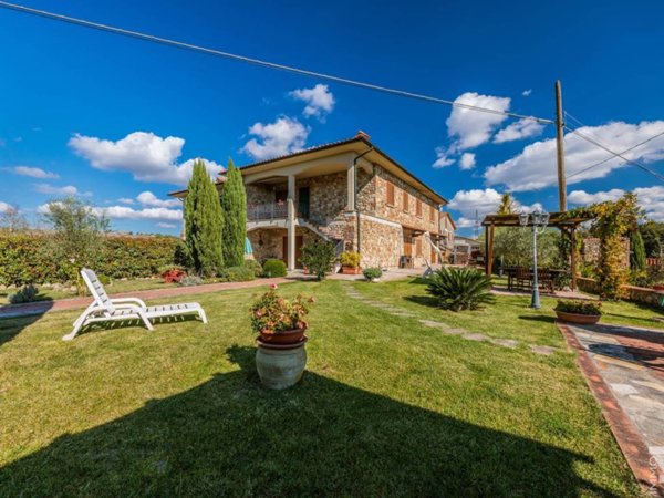casa indipendente in vendita a Montecatini Val di Cecina