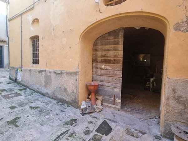 locale commerciale in vendita a Montescudaio