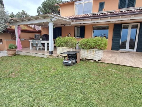 casa indipendente in vendita a Montescudaio