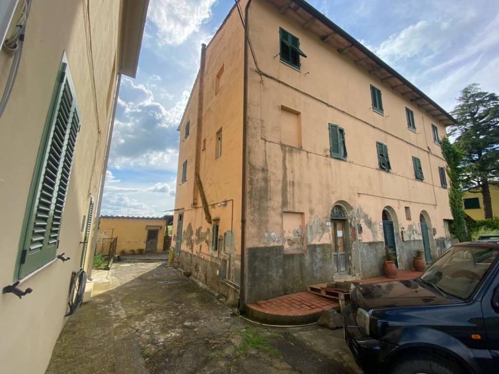 intera palazzina in vendita a Palaia in zona Baccanella