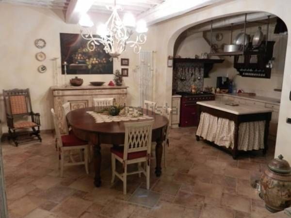 esavano in vendita a Palaia