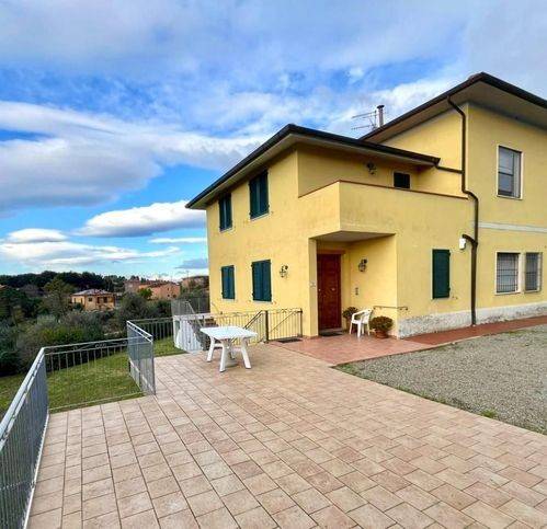 casa indipendente in vendita a Palaia