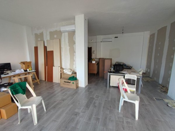 locale commerciale in vendita a Palaia