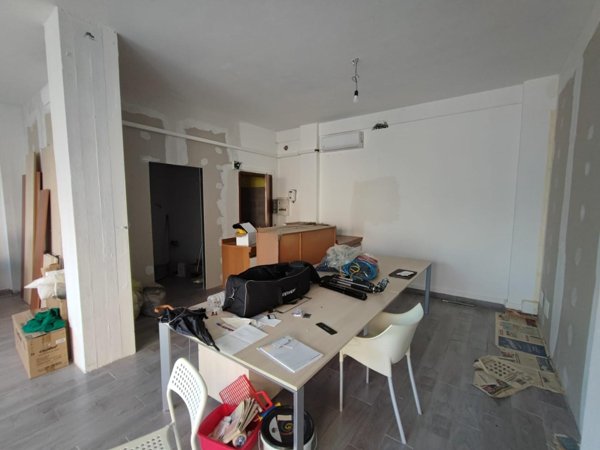 locale commerciale in vendita a Palaia