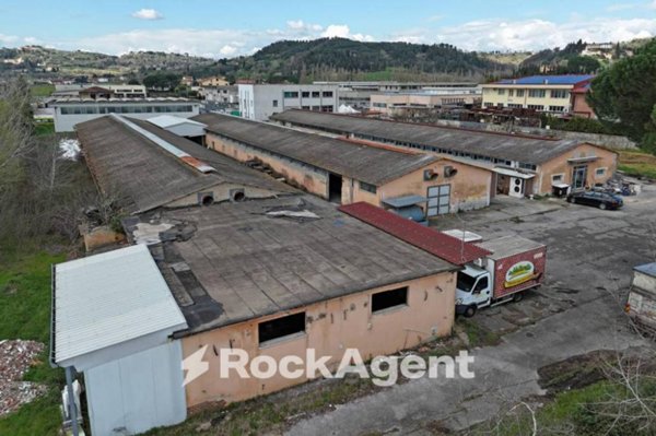 capannone in vendita a Palaia in zona Montanelli