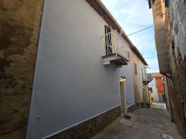 intera palazzina in vendita a Palaia in zona Montefoscoli