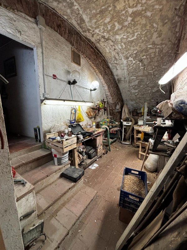 locale di sgombero in vendita a Peccioli