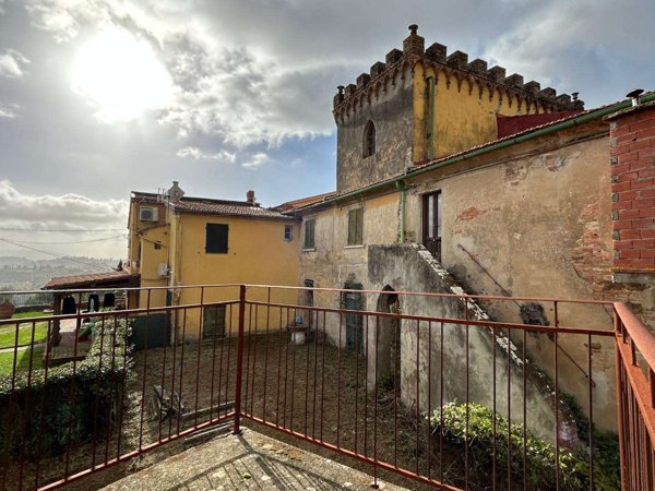 intera palazzina in vendita a Peccioli