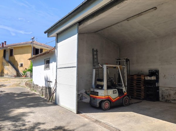 locale di sgombero in vendita a Peccioli