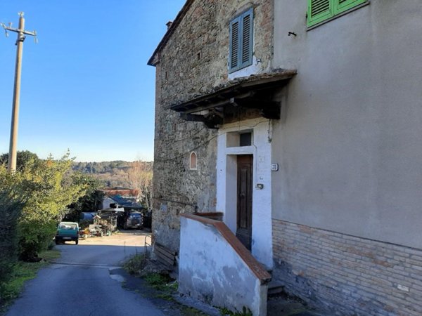 intera palazzina in vendita a Peccioli in zona Fabbrica