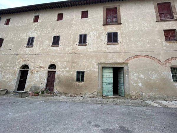 intera palazzina in vendita a Peccioli in zona Montelopio