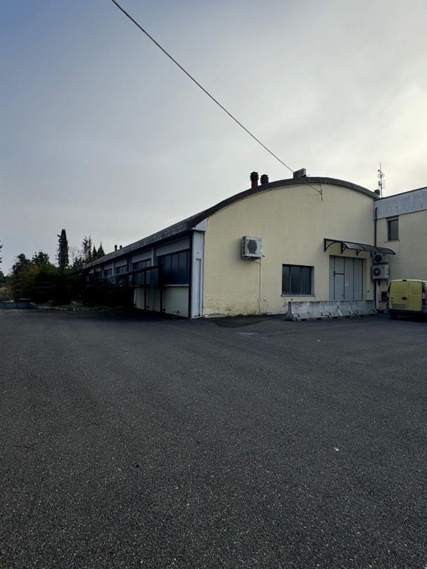 locale di sgombero in vendita a Peccioli in zona Fabbrica