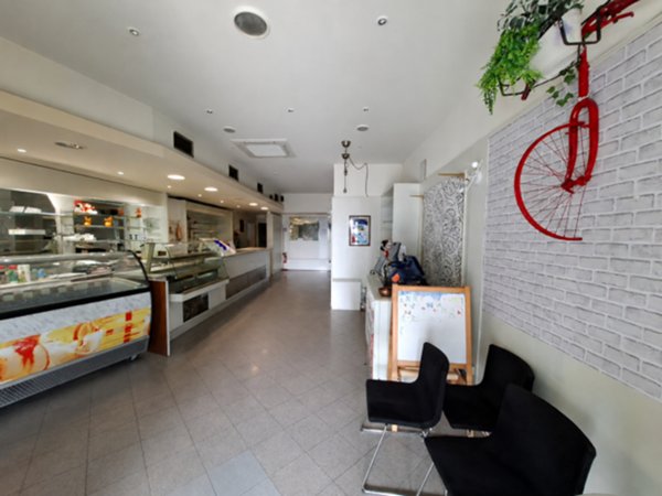 locale commerciale in vendita a Peccioli