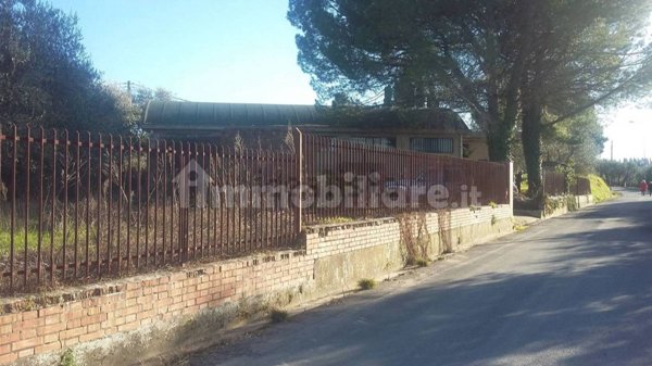 negozio in vendita a Peccioli in zona Legoli