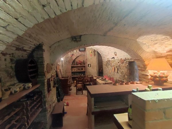 locale commerciale in vendita a Peccioli