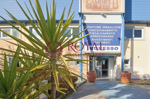 locale commerciale in vendita a Pisa in zona Ospedaletto