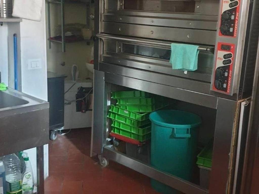 negozio in vendita a Pisa in zona Quartiere San Francesco