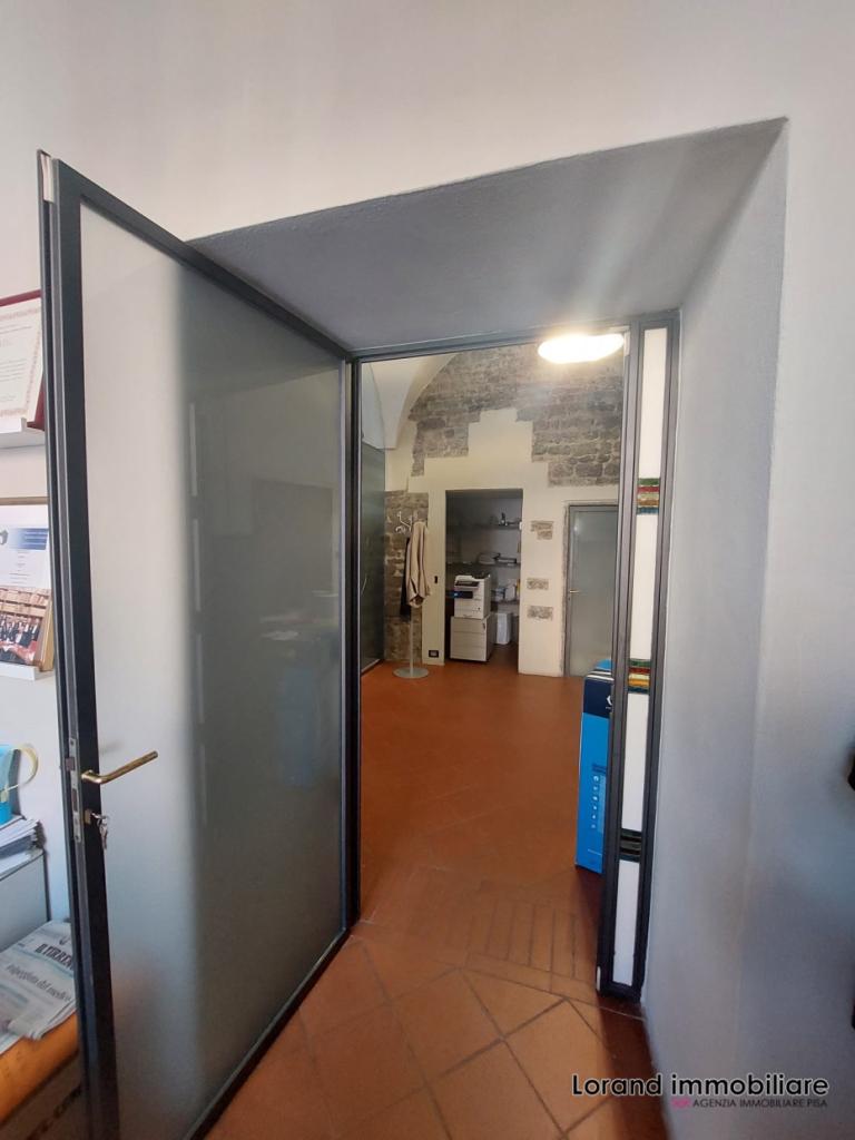 locale commerciale in affitto a Pisa in zona Lungarni