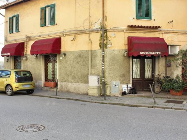 negozio in vendita a Pisa in zona Ingegneria