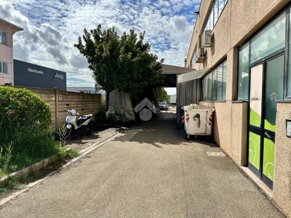 capannone in vendita a Pisa in zona Ospedaletto