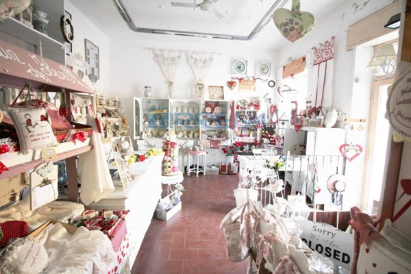 locale commerciale in vendita a Pisa in zona La Vettola