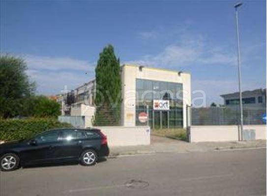 locale di sgombero in vendita a Pisa in zona Ospedaletto