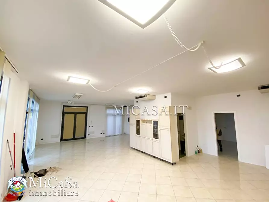 locale commerciale in vendita a Pisa in zona Ospedaletto