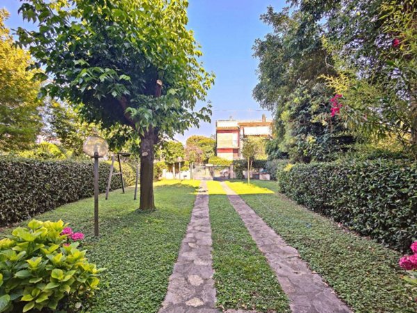 casa indipendente in vendita a Pisa in zona Tirrenia