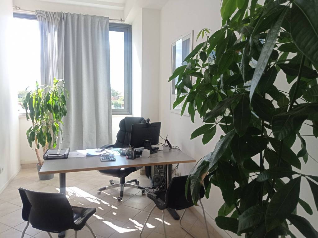 ufficio in vendita a Pisa in zona Porta a Mare