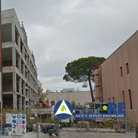 locale commerciale in vendita a Pisa in zona Tribunale