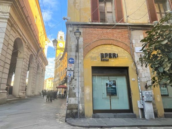 negozio in vendita a Pisa in zona Centro Storico